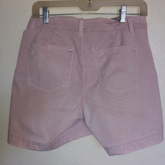 Maunces short shorts color mauve size 6 cotton spandex like new - Picture 2 of 6